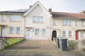 Three bedroom house newly renovated close to Gravesend town Center Blue water Stratford Westfield and 33 mins to Kings Cross on southeastern javelin line